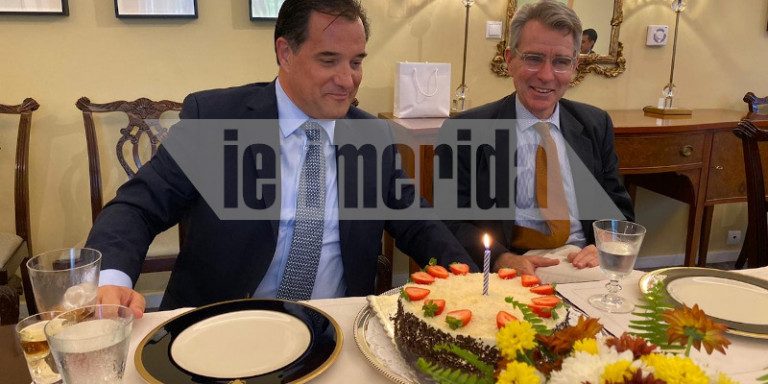 Ο Αδωνις Γεωργιάδης έκανε τα γενέθλιά του στο σπίτι του Αμερικανού πρέσβη – Η τούρτα από τον Πάιατ