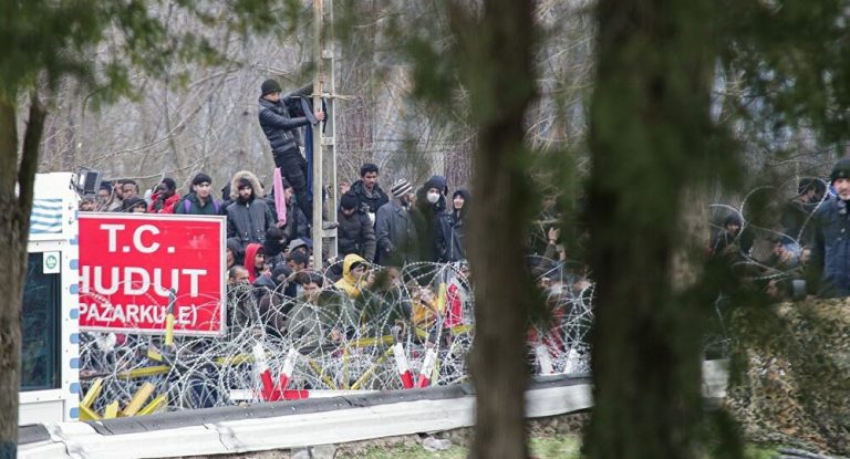 Ο Ερντογάν εκβιάζει για το Ιντλίμπ με πρόσφυγες και μετανάστες – Συνέντευξη στο Russia Today