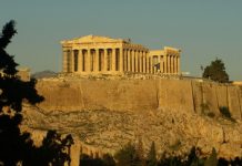 Ξεπουλάνε και την Ακρόπολη