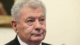Σφοδρότατη επίθεση της χήρας του Σήφη Βαλυράκη στον Ανδρουλάκη: «Λυπάμαι για τη μετάλλαξη του ΠΑΣΟΚ»
