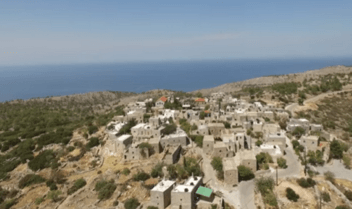 Αυγώνυμα: Το χωριό με τα κρυφά περάσματα και τα σπίτια που επικοινωνούσαν