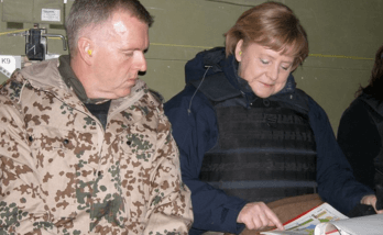 Πρώην σύμβουλος της Μέρκελ κατά της αποστολής βαρέων όπλων στην Ουκρανία