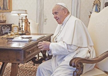 Μπορεί να φταίνε και τα «γαβγίσματα» του ΝΑΤΟ στην πόρτα της Ρωσίας λέει ο Πάπας