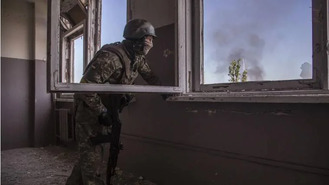 Ουκρανοί μετατρέπουν αμάχους σε ανθρώπινες ασπίδες