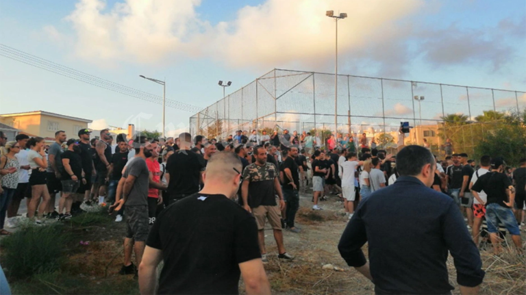 Σοβαρά επεισόδια στην Κύπρο: Πετροπόλεμος από αλλοδαπούς – Στους δρόμους με φτυάρια και μαχαίρια Ελληνοκύπριοι
