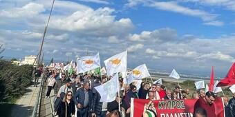 Διαδήλωση κατά των Βάσεων για αεροπορικές επιδρομές-«Κύπρος γέφυρα ειρήνης»