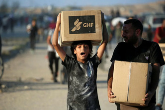 Haaretz: Στρατιώτες διατάχθηκαν να πυροβολούν σκόπιμα άοπλους Παλαιστίνιους που περίμεναν ανθρωπιστική βοήθεια