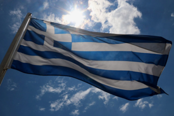 Ο υπουργός Άμυνας της Κύπρου απαίτησε να κατέβει η ελληνική σημαία έξω από ταβέρνα για να δεξιωθεί τους υπουργούς Άμυνας της Ε.Ε.