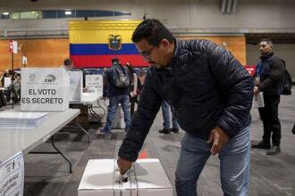 Οι πολίτες του Ισημερινού απορρίπτουν ξένες στρατιωτικές βάσεις -Ήττα για Πρόεδρο Νομπόα