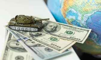 Πώς η υπεράσπιση του δολαρίου μετατρέπει τον πόλεμο σε πολιτική