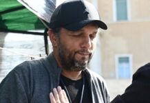 Προσφυγικά: Στο πλευρό του απεργού πείνας Αριστοτέλη Χαντζή ο Πάνος Ρούτσι